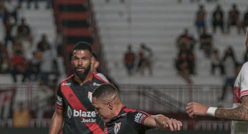 Bet365 abre mercado de chutes a gol e finalizações para jogos da Série B do Brasileirão