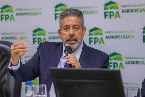 Arthur Lira propõe taxar Bets ilegais para compensar isenção do Imposto de Renda