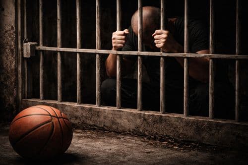 Ex-NBA, Damon Jones deve admitir culpa em esquema duplo de apostas ilegais nos EUA