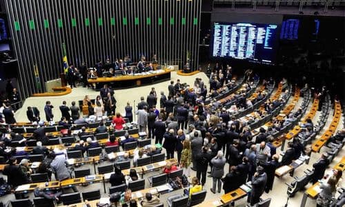 Câmara recua de banimento e avança com restrição à publicidade de apostas no Brasil