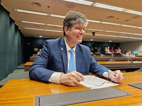 Câmara analisa urgência de projeto que cria programa nacional contra vício em apostas