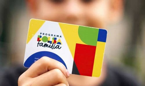 Justiça obriga casas de apostas a alertarem que uso do Bolsa Família em sites de apostas é proibido