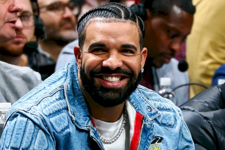 Drake anuncia que irá doar lucro de US$2,3 milhões do Super Bowl a fã