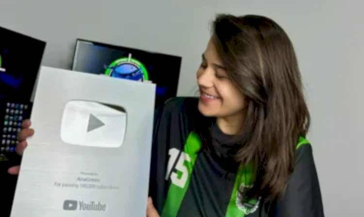 VÍDEO: Confira a reação da investidora Ana Green ao receber placa do YouTube